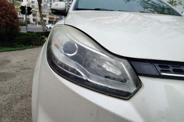 Used JMC Yusheng S350 2016 2.0T Automatic All-Wheel Drive Gasoline Ultra-Luxury 5-Seater Right Front Headlight