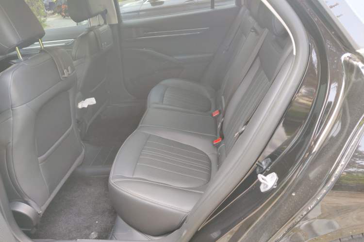 Used Ford Mondeo 2025 2.0T EcoBoost Luxury Version Left Rear Seat