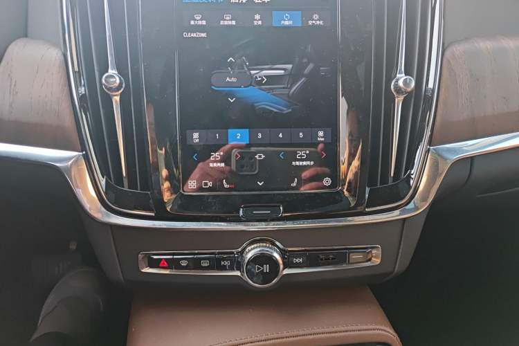 Used Volvo S90 2025 B5 Zhiyuan Luxury Edition Audio And AC Panel