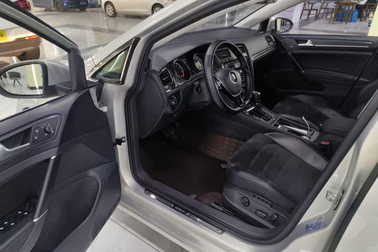 Used Volkswagen Golf 2018 230TSI Automatic Luxury Version