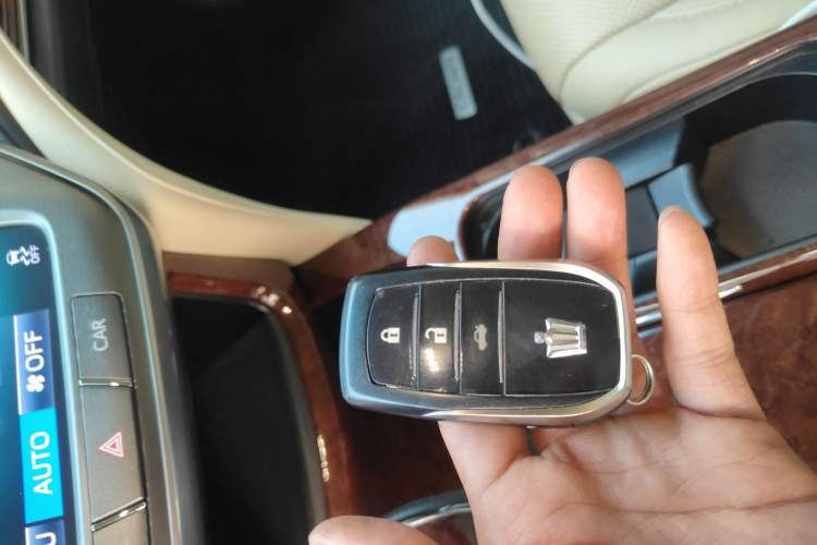 Used Toyota Crown 2018 2.0T Fashion Edition
