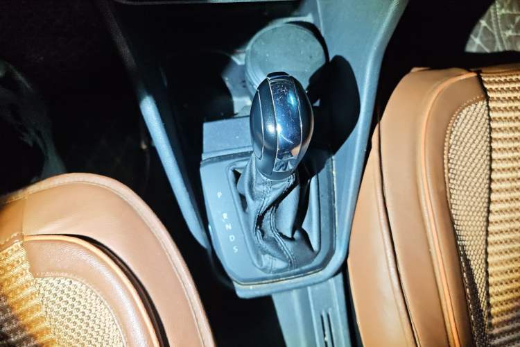 Used Volkswagen Jetta 2017 1.5L Automatic Fashion Model Gear Lever