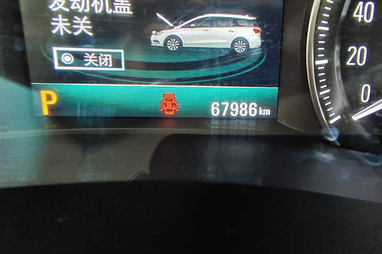 Used Buick GL6 2018 18T 6-Seater Prestige Model Odometer Close Up