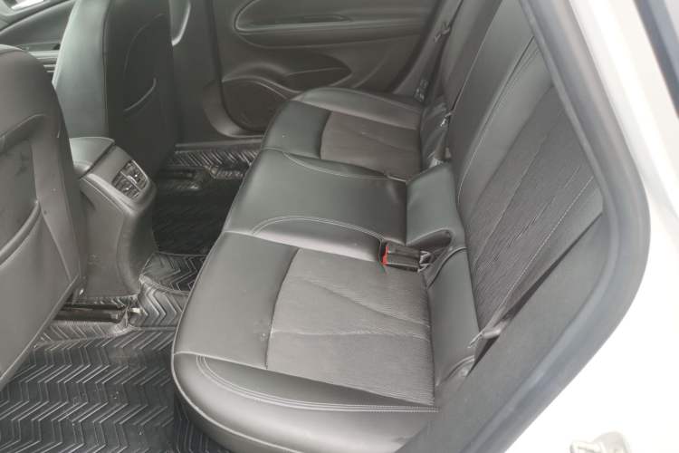 Used Buick Verano 2018 Sedan 20T Dual-Clutch Leading Model Left Rear Seat