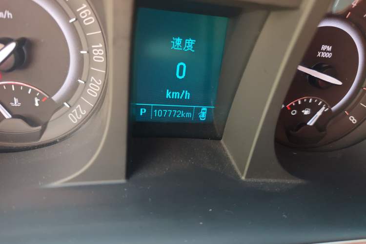 Used Buick GL8 2018 28T Luxury Model China VI Standard Odometer Close Up