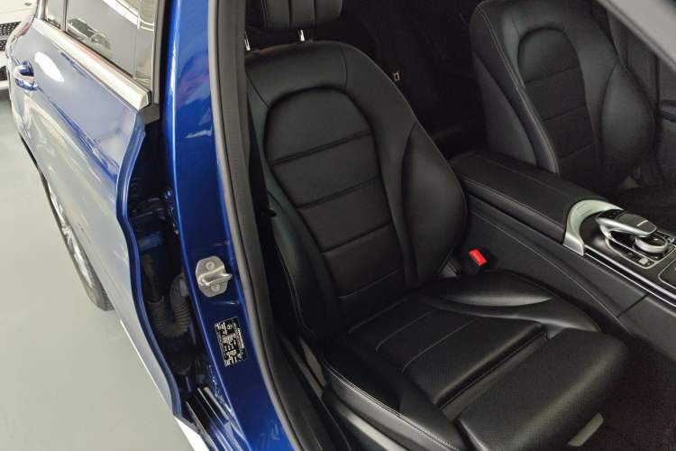 Used Mercedes-Benz C-Class 2017 Facelift C 200 L Sport Edition Right Front Seat