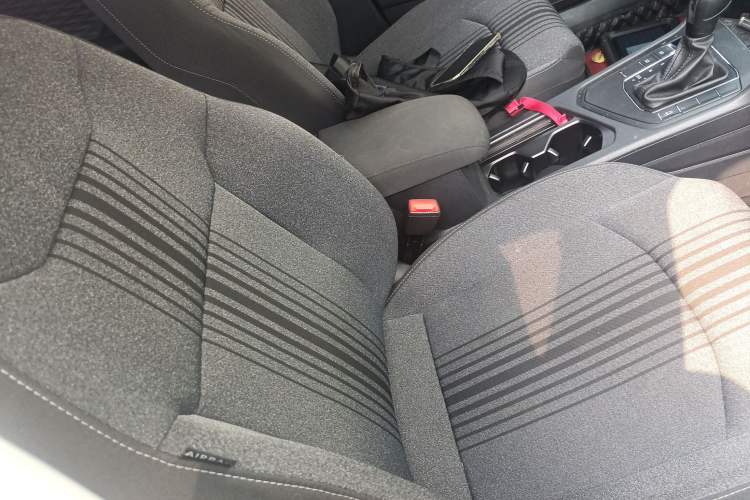 Used Volkswagen Tharu 2022 280TSI Two-Wheel Drive Trend Edition Right Front Seat