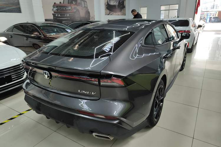 Used Changan UNI-V 2024 1.5T Smart Navigation Version