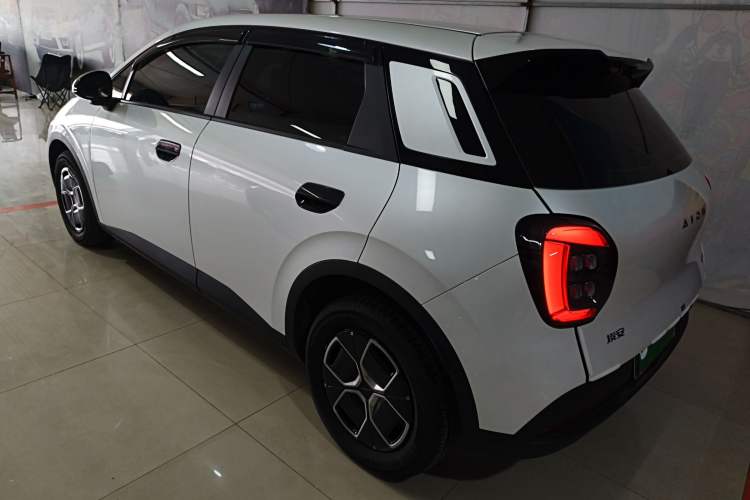 Used AION UT 2025 330 Starlight Edition Exterior 2