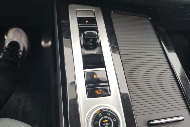 Used Volkswagen Tavendor 2024 380TSI All-Wheel Drive R-Line Cruise Edition Gear Lever