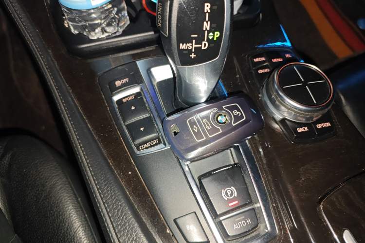 Used BMW 5 Series 2013 525Li Luxury Model
