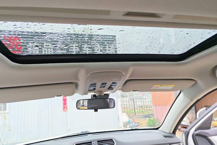 Used Haval H2 2018 Red-Label 1.5T Dual-Clutch Two-Wheel-Drive Elite Model Headliner