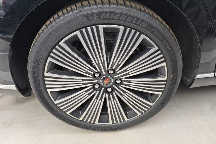 Used Hongqi H9 2025 2.0T Two-Wheel Drive Flagship Luxury Business Edition 5 Seats
