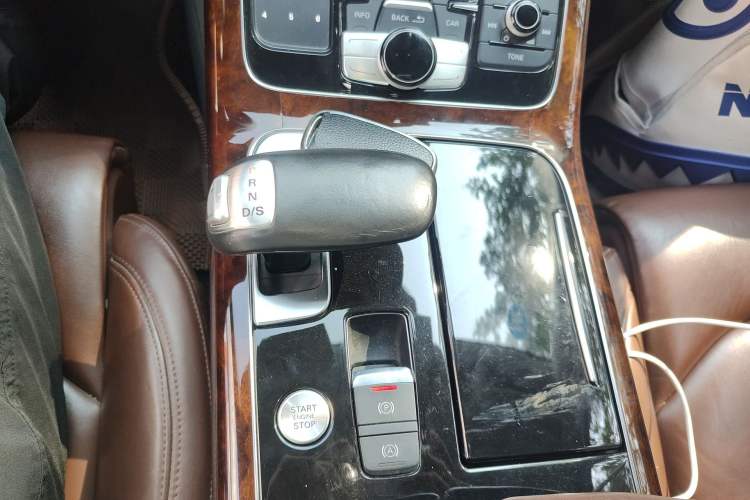 Used Audi A8 2013 A8L 40 hybrid

