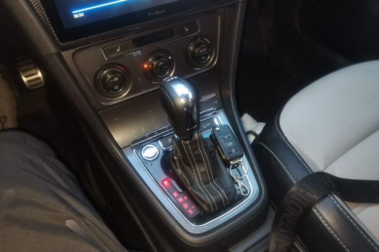 Used Volkswagen Cross Lavida 2014 1.4TSI DSG Gear Lever