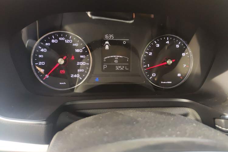 Used Roewe RX5 2020 20T Automatic 4G Connect Superior Flagship Edition Odometer Close Up