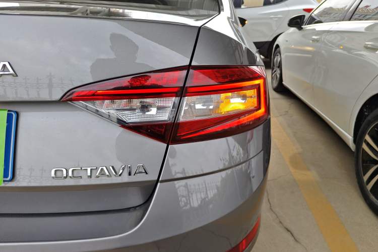 Used Skoda Octavia 2022 1.5L Automatic Comfort Edition Right Rear Taillight