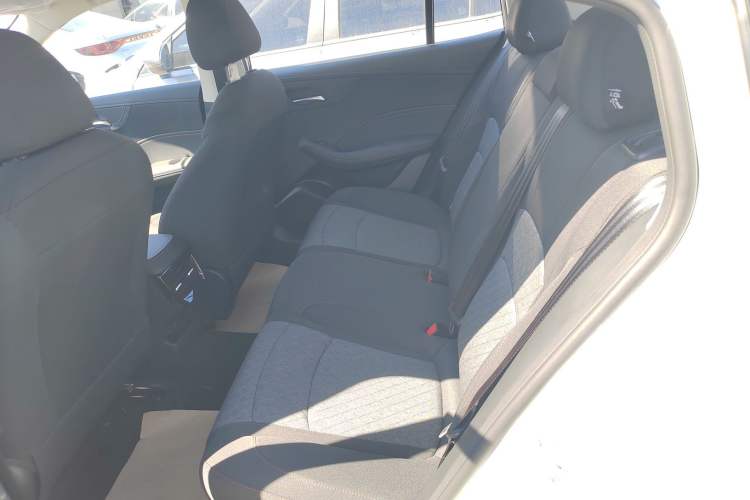 Used Roewe i5 2026 Model 1.5L Manual Comfort Version Left Rear Seat