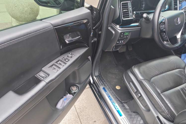 Used Honda Elysion 2019 2.0L Hybrid Luxury Edition
