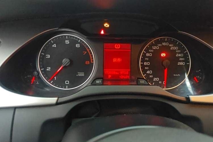 Used Audi A4L 2012 2.0 TFSI automatic standard version
