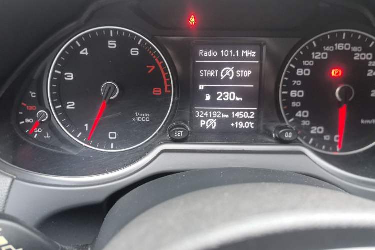Used Audi Q5 2013 40 TFSI Ambition Odometer Close Up
