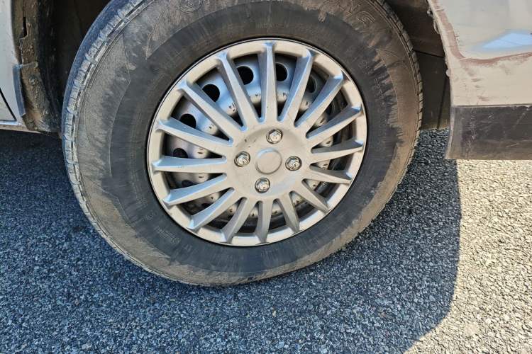 Used Dongfeng Yufeng 2023 V9+ 2.0T Manual Front-Wheel-Drive Multi-Function Mid-Roof Van with 7/8/9 Seats