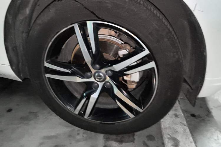 Used Volvo XC60 2019 T5 4x4 Zhiyuan Sport Edition China V Standard Right Front Wheel Hub