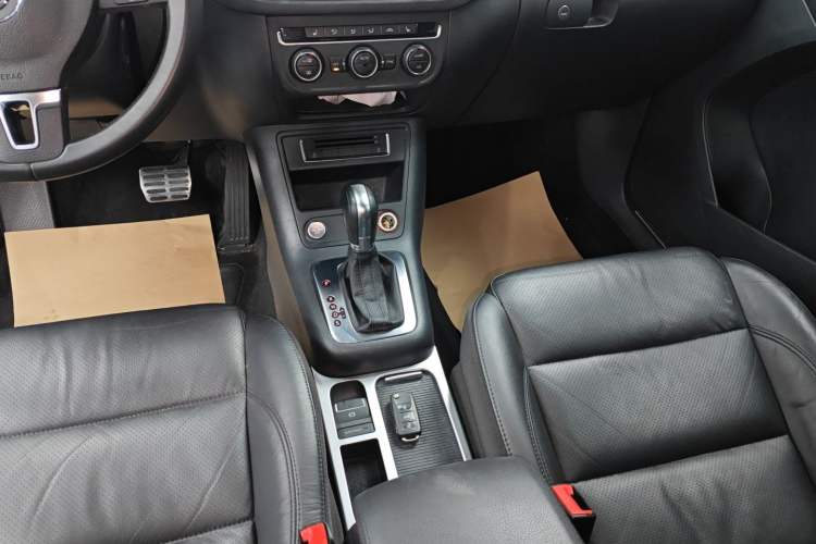 Used Volkswagen Tiguan 2015 1.8TSI Automatic Two-Wheel Drive Luxury Model Gear Lever