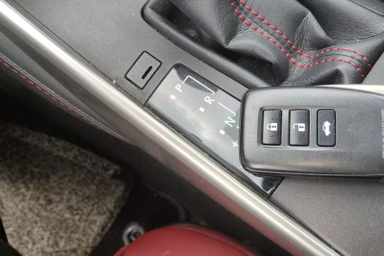 Used Lexus IS 2015 200t F SPORT
