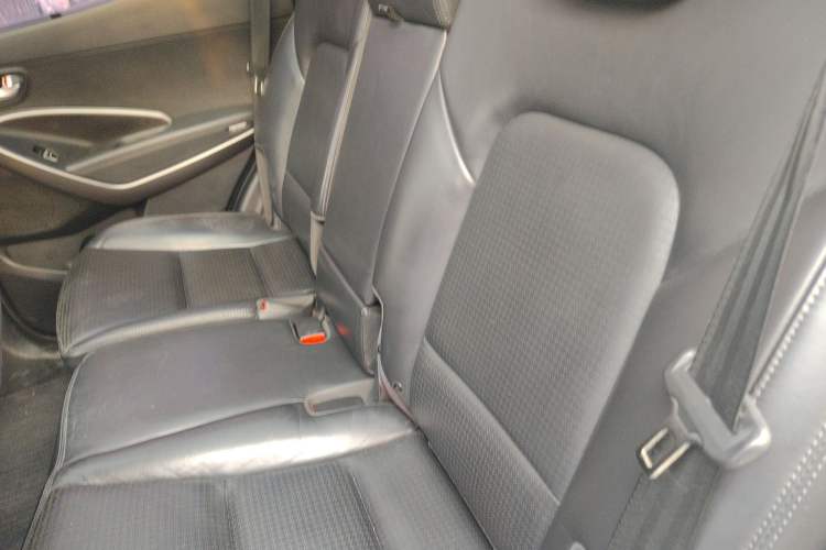 Used Hyundai Santa Fe 2013 2.4L Automatic 4x4 Smart Version
