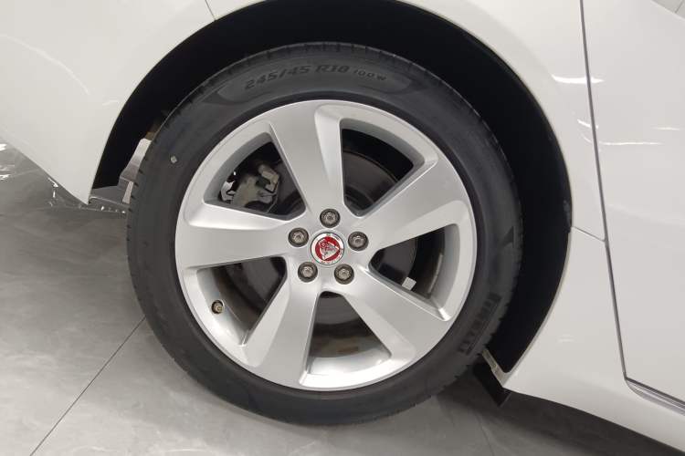 Used Jaguar XFL 2020 XFL 2.0T P200 Two-Wheel-Drive Elite Edition Right Rear Wheel Hub