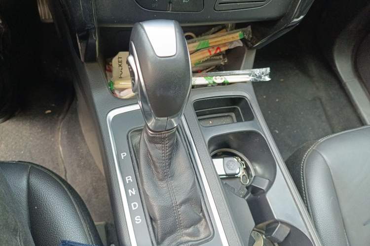 Used Ford Kuga 2018 Facelifted EcoBoost 180 Two-Wheel Drive Luxury Wing Edition Gear Lever