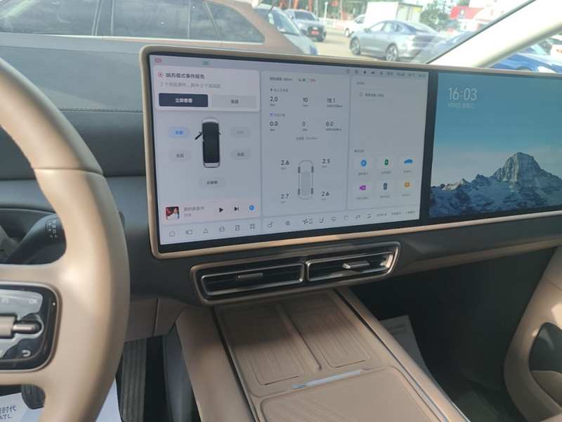 Used Li Auto MEGA 2025 Home Family Special Edition — 12