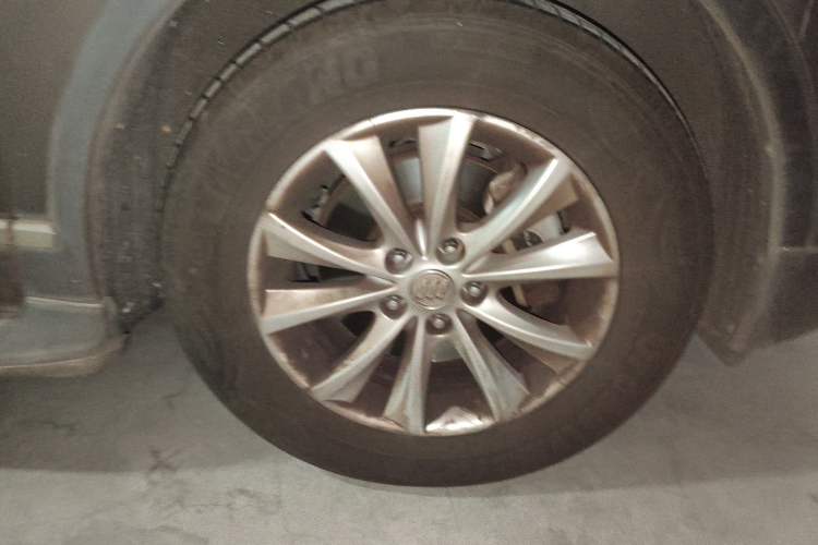 Used Buick Envision 2014 28T Four-Wheel Drive Elite Model Right Front Wheel Hub
