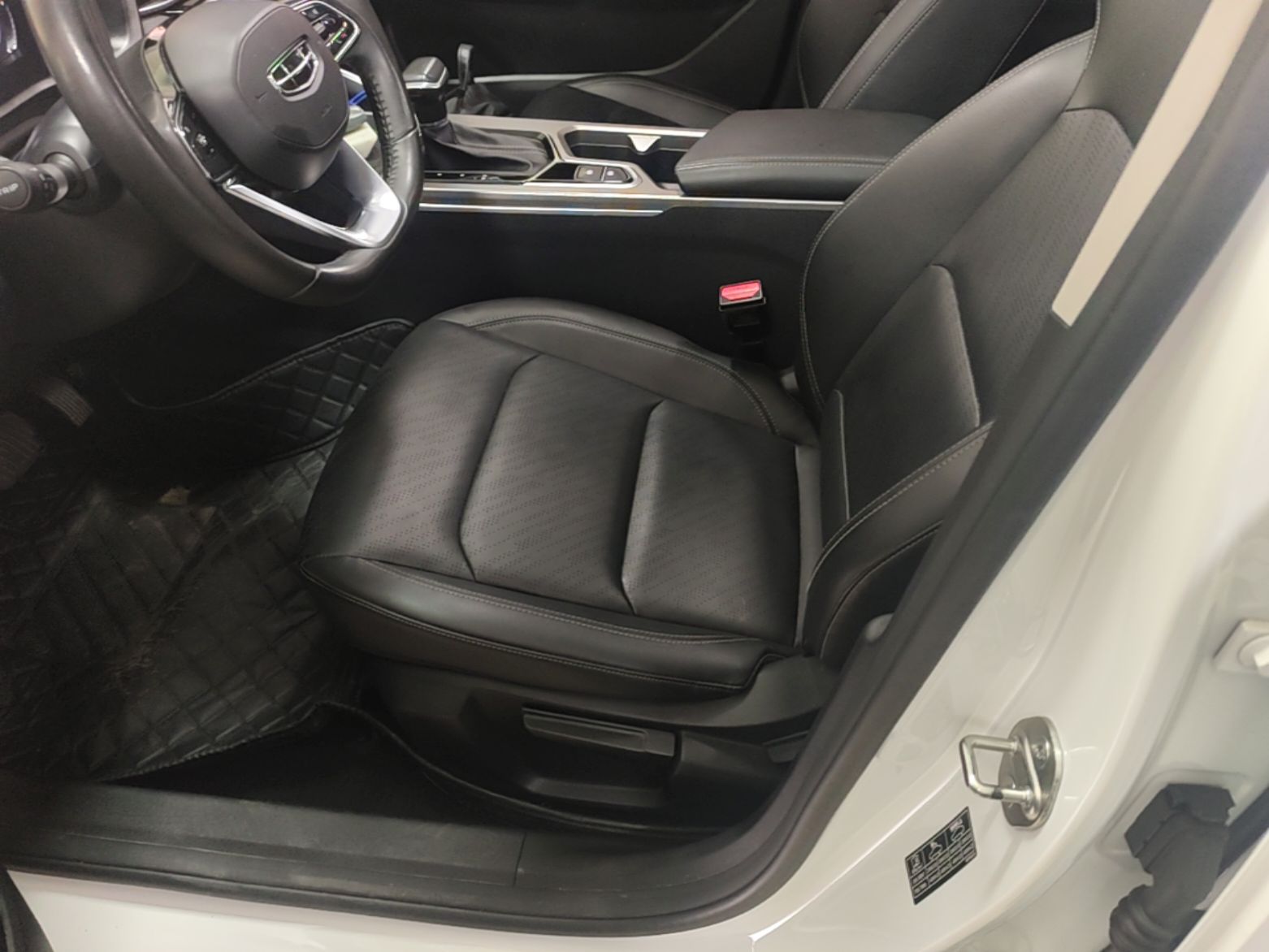 Geely Auto Emgrand 2022 4th Generation 1.5L CVT Luxury Model - Premium — снимка 17
