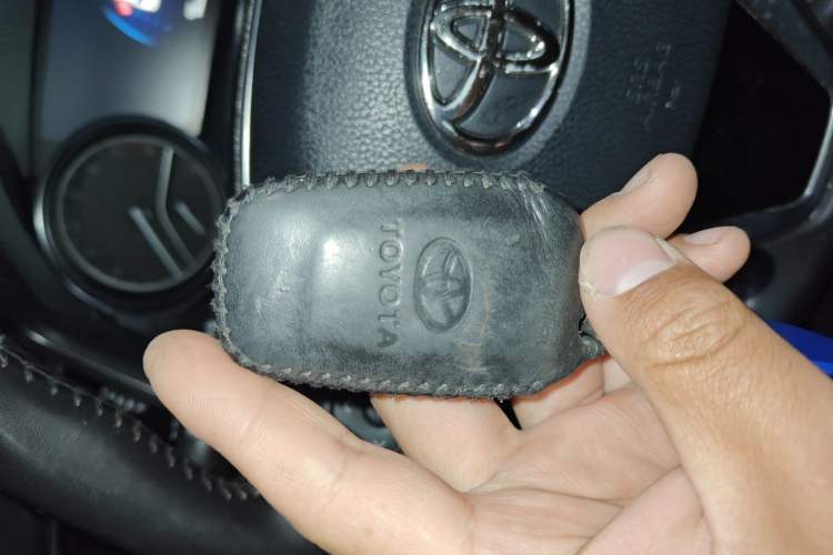 Used Toyota Camry 2019 2.5G Luxury Edition China VI Standard Vehicle Key