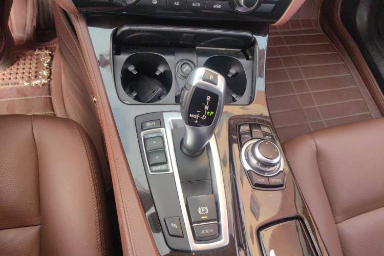 Used BMW 5 Series 2014 525Li Leading Model
