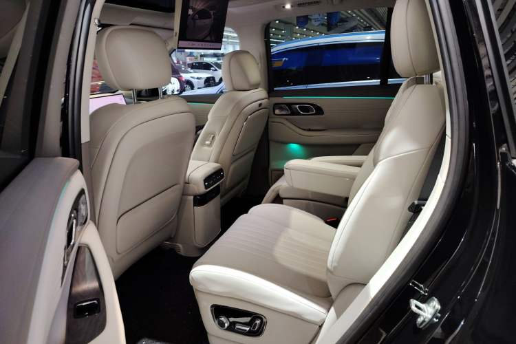 Used Geely Galaxy M9 2025 Model 230km Two-Wheel-Drive Exploration Edition Left Rear Seat