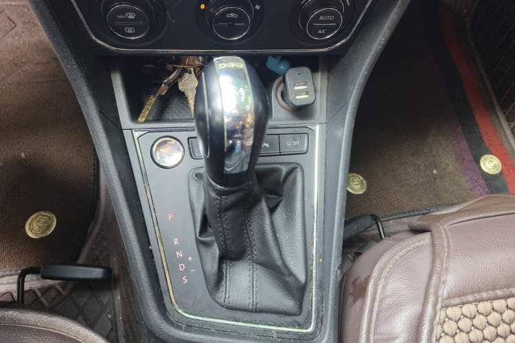 Used Volkswagen Lavida 2017 230TSI DSG Comfort Edition Gear Lever