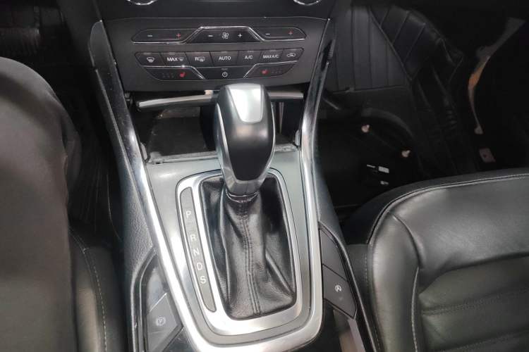 Used Ford Edge 2018 EcoBoost 245 Two-Wheel-Drive Titanium 7-Seater China V Standard
