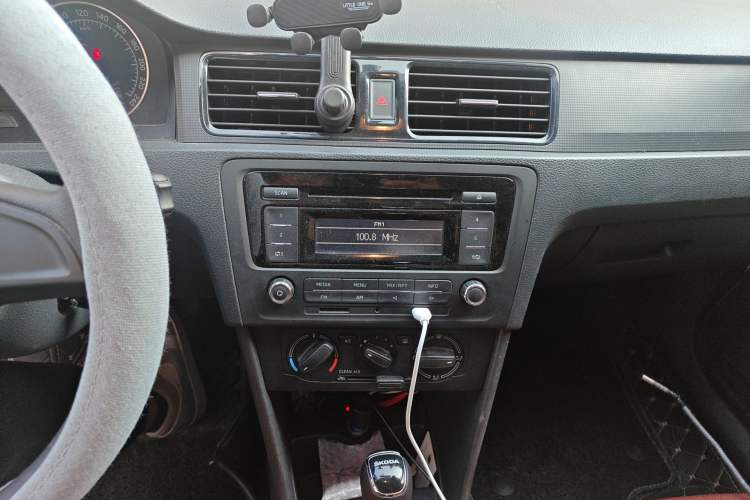 Used Skoda Rapid Spaceback 2016 Revised Version 1.6L Automatic Front-Drive Edition Audio And AC Panel