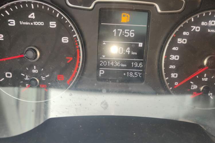 Used Audi Q3 2013 35 TFSI Comfort Model Odometer Close Up