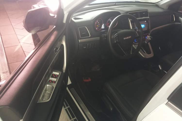 Used Haval M6 2018 Revised Version 1.5T DCT Two-Wheel Drive Elite Edition Driver Seat