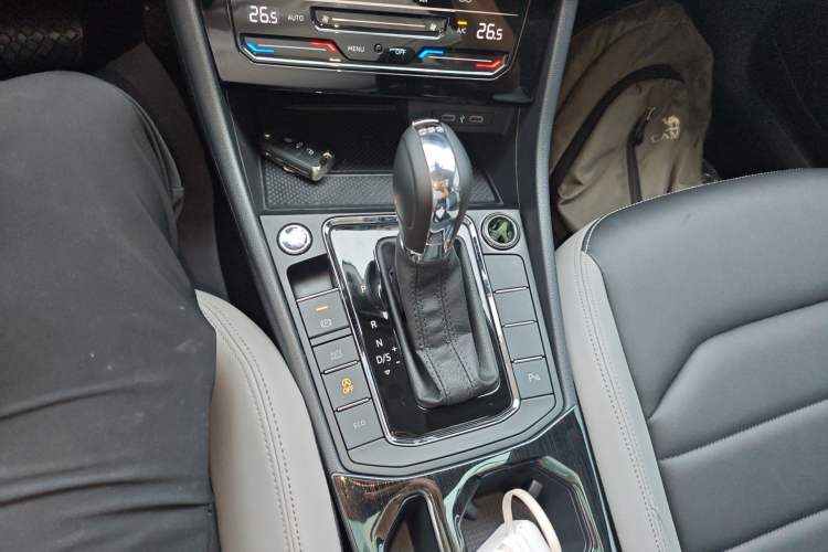 Used Volkswagen Bora 2024 300TSI DSG Prestige Edition Gear Lever