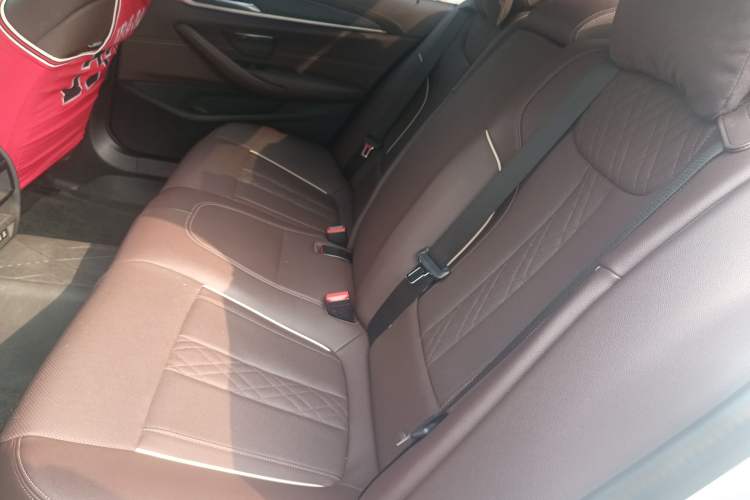 Used BMW 5 Series 2021 Facelifted 530Li Leading Edition M Sport Package
