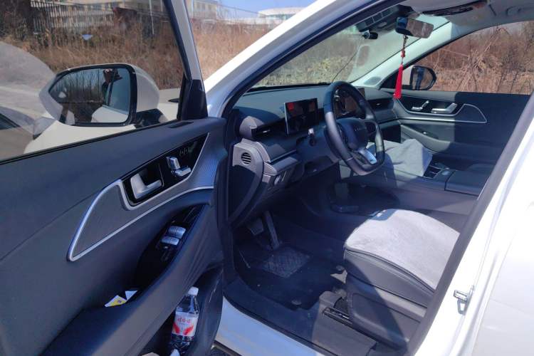 Used Chery Fengyun T9 2024 120 Long-Range Comfort Version 5 Seats Lithium Iron Phosphate Interior 3