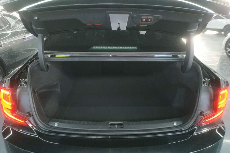 Used Volvo S90 2018 T4 Zhiyuan Edition