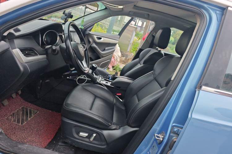 Used Zotye SR7 2016 1.5T Manual Cube Heart Edition China V Standard
