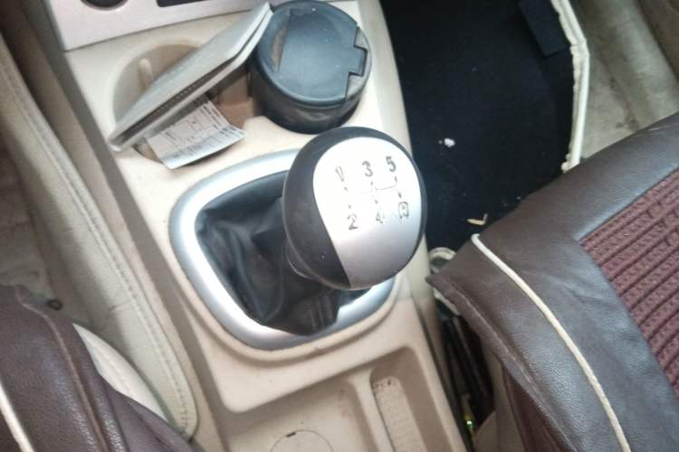 Used Dongfeng Fengon 2013 1.3L Manual Deluxe Edition DK13-08 Gear Lever