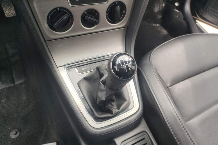 Used Volkswagen Lavida 2013 Restyled Classic 1.6L Manual Comfort Edition